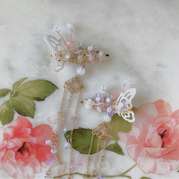 BUTTERFLY PEARL HAIR CLIPS - Picture 3 of 12